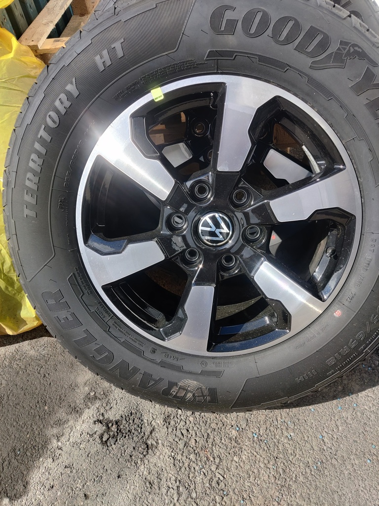 KÄYTETTY VW AMAROC VANNE  18"  255/65R18 GOODYEAR  DOT 23