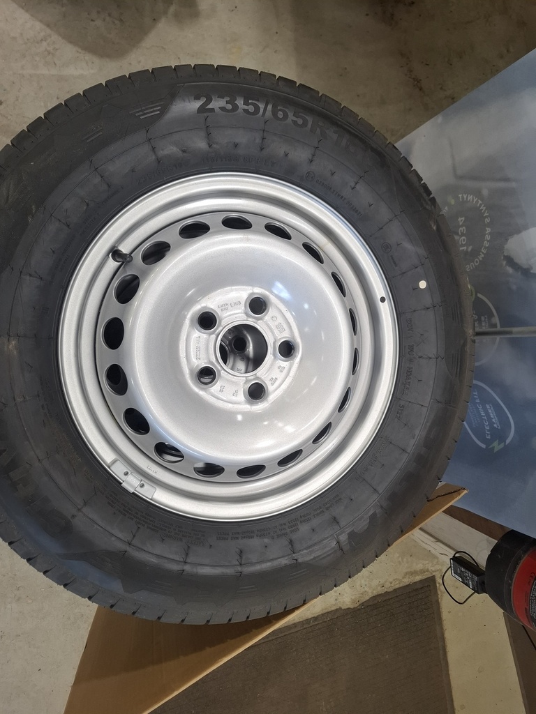 Giti 235/65r16c +Crafer vanne (siirtoajettu)  uusi