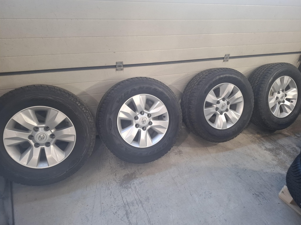 TOYOTA ESIM HILUX  ORGINAL VANNE 7X17 RENGAS 265/65R17 GOODYEAR WRANLER