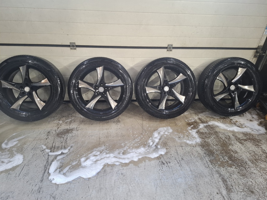 Volvo xc60/xc90 vanteet 20"+255/45r20 Bridgestone renkaat 3MM