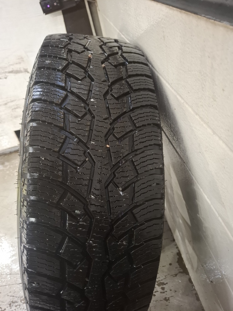 225/75r16 NOKIAN HAKKAPELIITTA CR 4           7MM