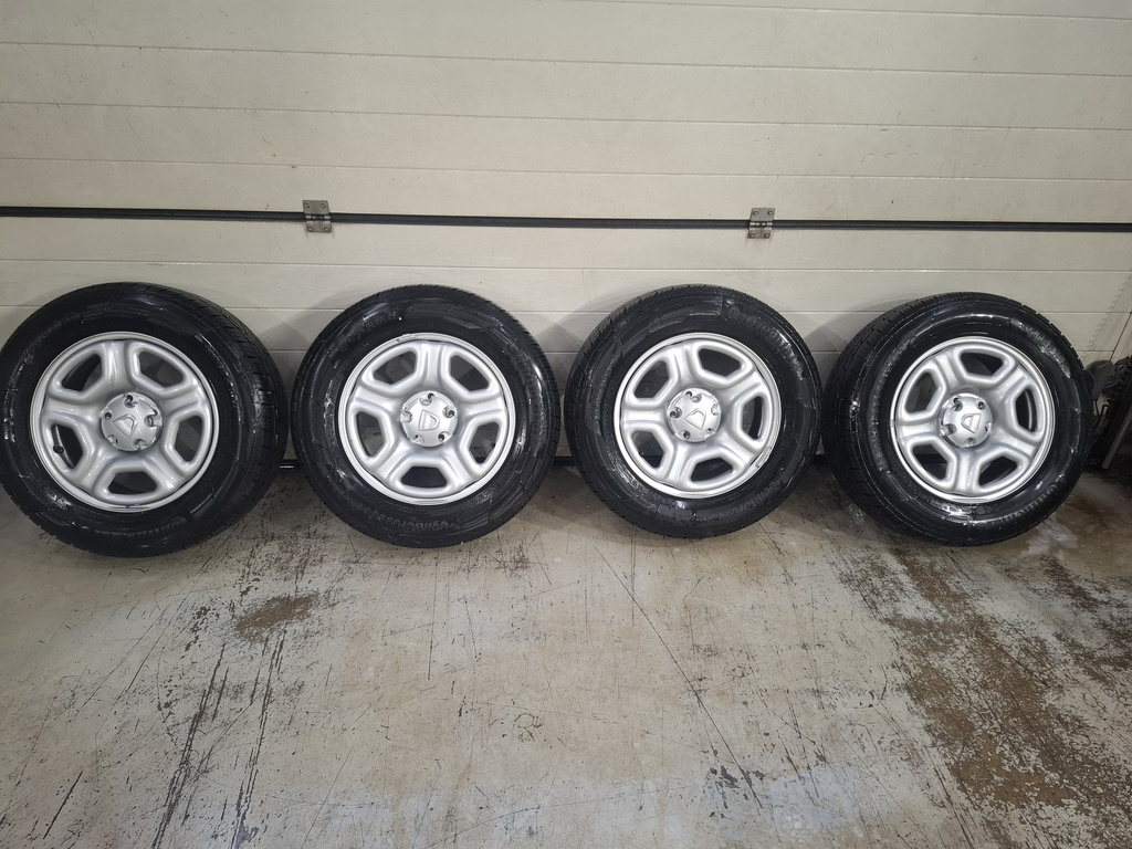 DACIA VANTEET +215/65R16 CONTINENTAL KESÄRENKAAT  7MM