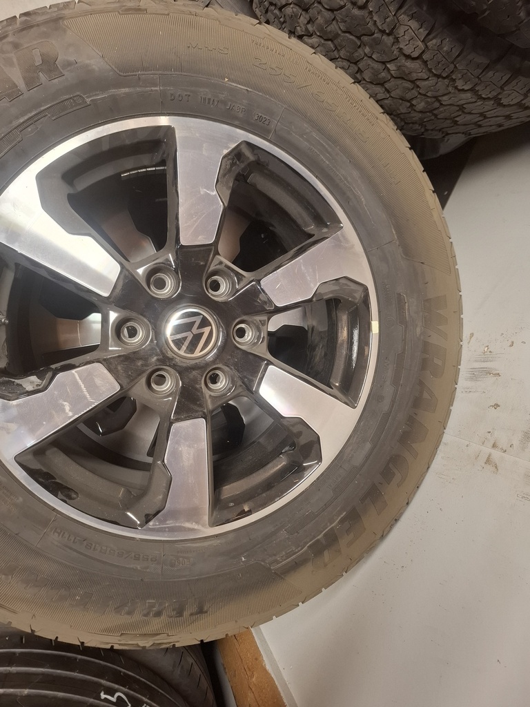 KÄYTETTY VW AMAROC VANNE  18"  255/65R18 GOODYEAR  DOT 23