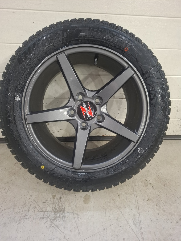 KÄYTETTY VANNE 5X112  ET 35 BARZETTA+205/55R16 TRIANGLE ICE LYNX NASTARENGAS(UUSI)