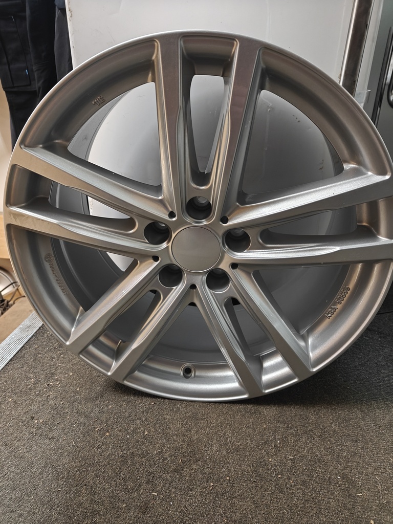BMW ALUVANNE RIAL X 1O  5X120   8X19 ET37