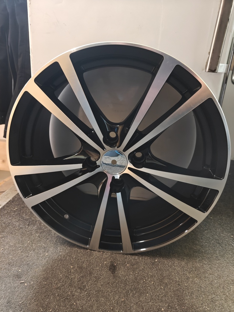 FORD  VANNE 7X17  4X108  ET 40