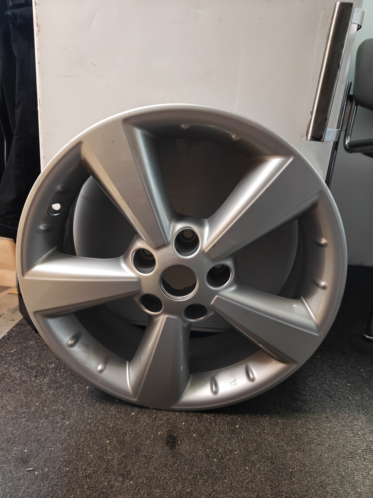 NISSAN VANNE 5X114,3  6,5X17  ET 47