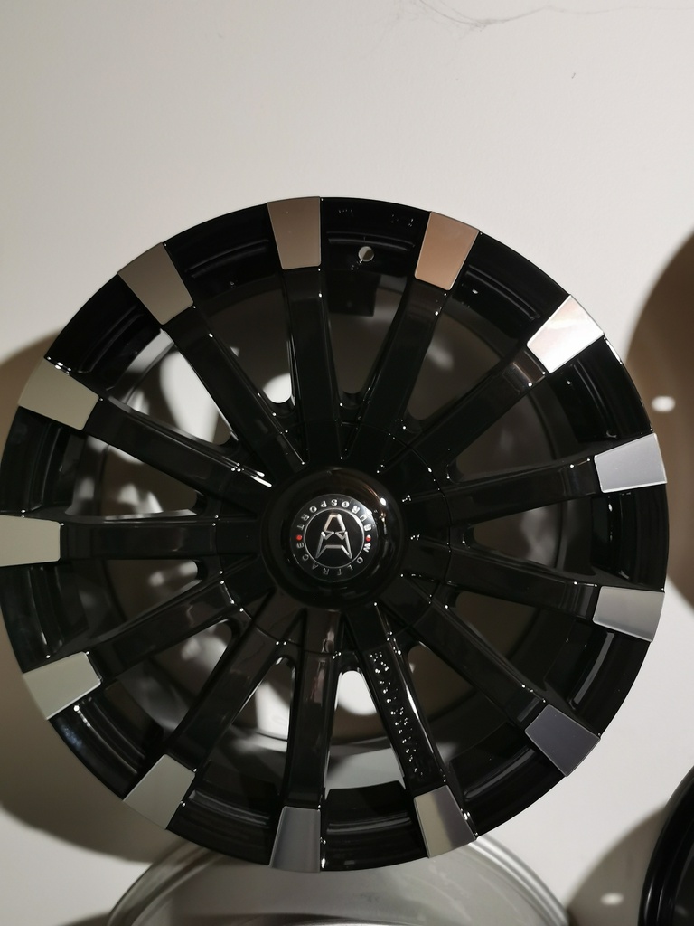 Wolfrace Renaissance 8,5x20  6x130  et 45