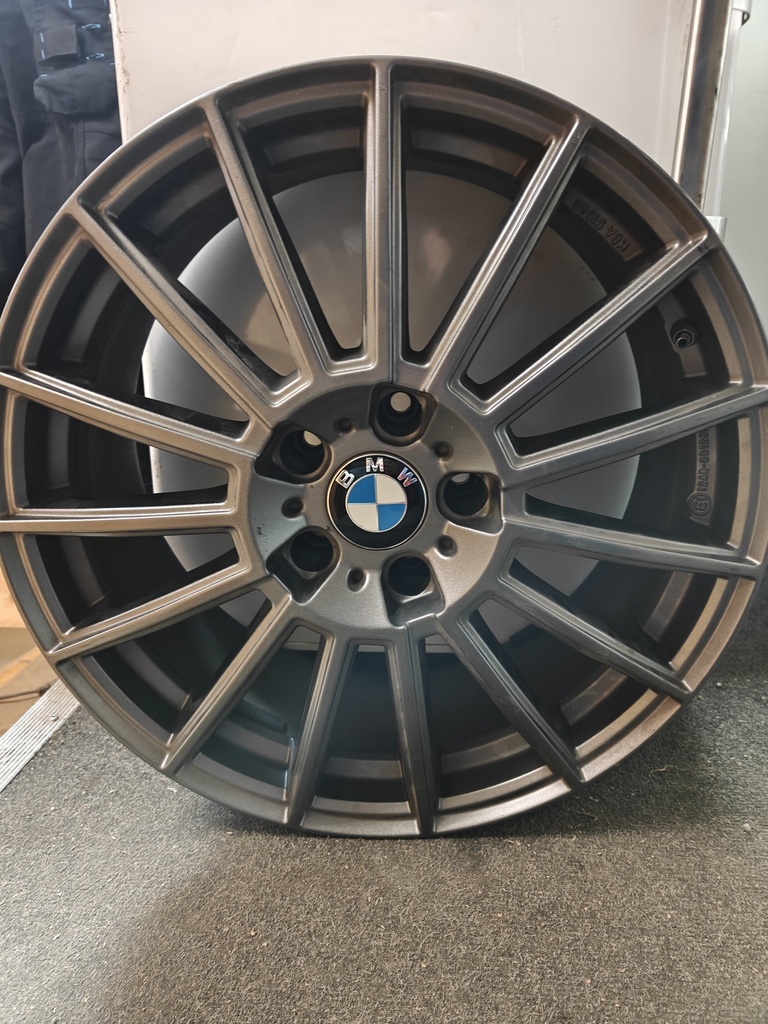 BMW VANNE 8X19 ET 30  (KÄYTETYT)