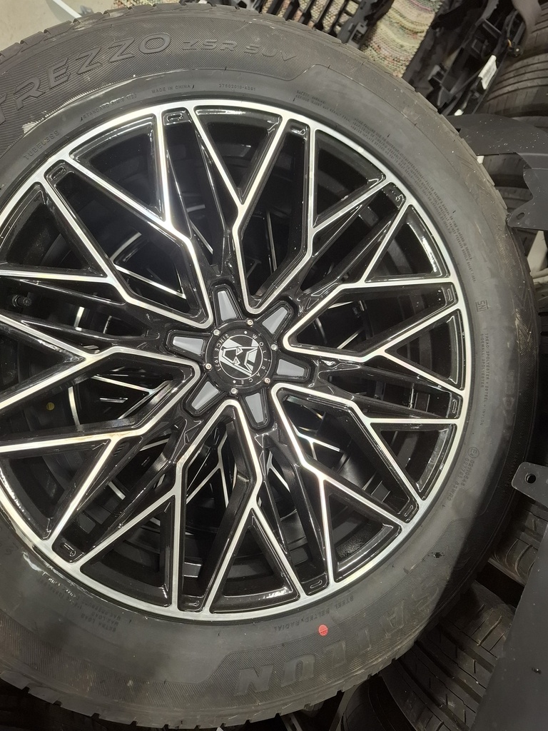 MB SPRINTER WOLFRACE+SAILUN   20"