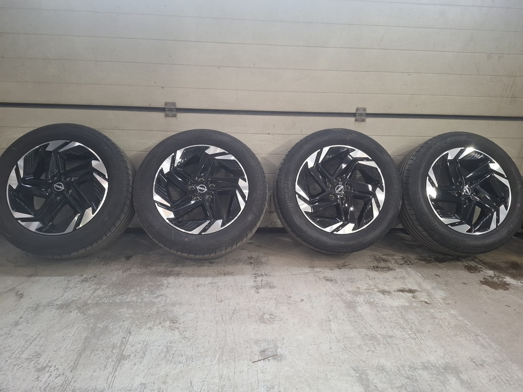 NISSAN QASHGAI RENGAS+VANNE  SETTI  18"