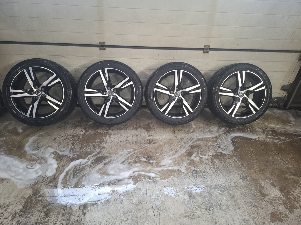 VOLVO OEM VANNE 7,5X19+245/45R19 DYNAMO RENKAAT